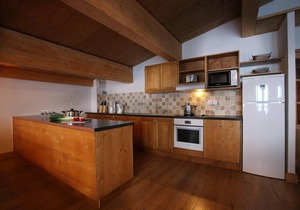 Wifi, 50m from resort center, fitness, swimming pool, sauna, hammam, balcony, tv, ski locker, 128m²