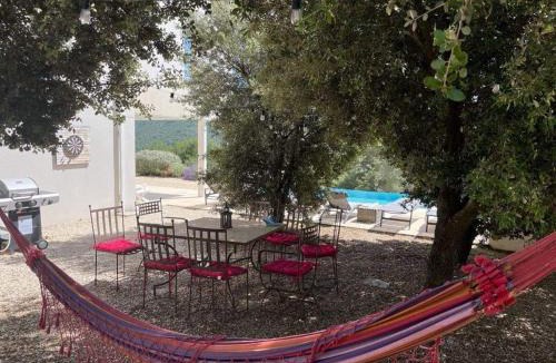 Mollans-sur-Ouveze Villa | À mont nos hôtes 2