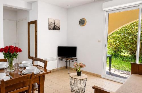Prayssac Apartment | Élégant T3 avec terrasse & piscine et parking