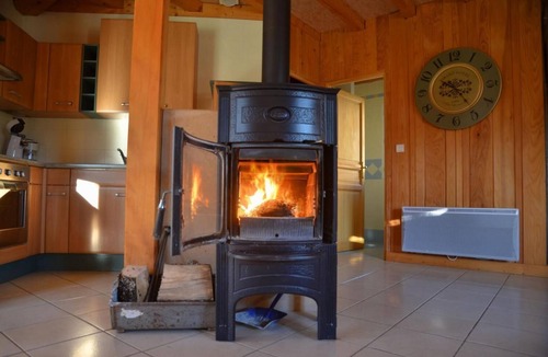 Marigny House | Évasion Boisée : Gîte de Plain-pied, 80m² Près de la Forêt et du lac de Chalain
