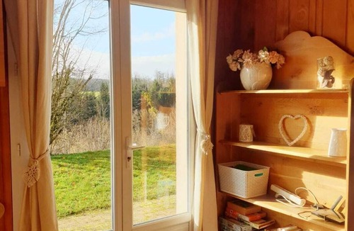Marigny House | Évasion Boisée : Gîte de Plain-pied, 80m² Près de la Forêt et du lac de Chalain