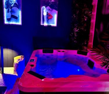Lons-le-Saunier Apartment | Évasion secrète, Love room & SPA