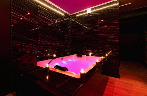 Pyramides Apartment | 007 Loveroom Secrète Jacuzzi privé Cinéma 4K