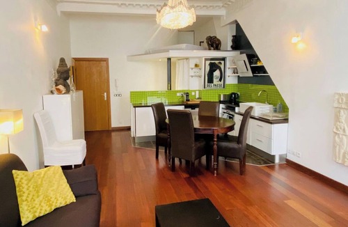 Quartier de la Porte-Saint-Denis Apartment | 1 Bed Apartment Sleeps 4 Mezzanine -WiFi -Tv