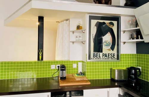Quartier de la Porte-Saint-Denis Apartment | 1 Bed Apartment Sleeps 4 Mezzanine -WiFi -Tv
