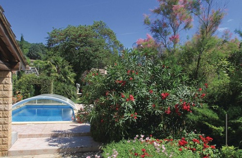 Donzere House | 1 bedroom accommodation in Donzère
