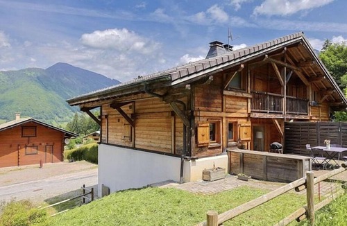 Saint-Jean-dʼAulps Ski Chalet | 10% off for summer school holidays - stunning chalet sleeps up to 10