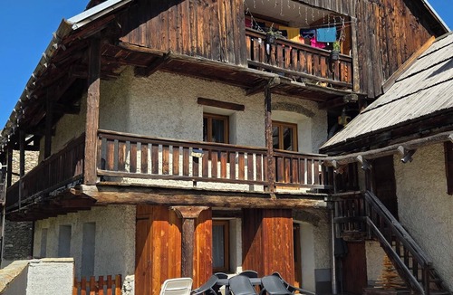 Molines-en-Queyras Apartment | 100-square-meter family apartment with a magnificent view of the mountains