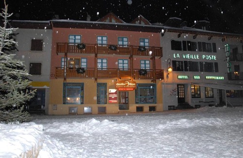 Val Cenis Apartment | 100m from resort center, 1st floor, balcony, fireplace or stove, tv, ski locker, 90m², Val Cenis