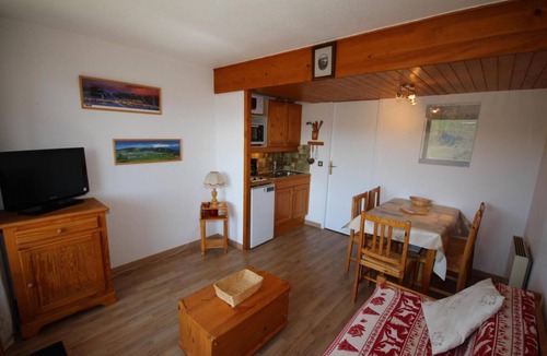 Les Saisies Apartment | 100m from resort center, 2nd floor, view ski slopes, balcony, tv, ski locker, 22m², Les Saisies