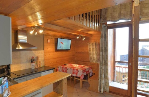 Arc-2000 Apartment | 100m from resort center, 8th floor, balcony, tv, 40m², Les Arcs