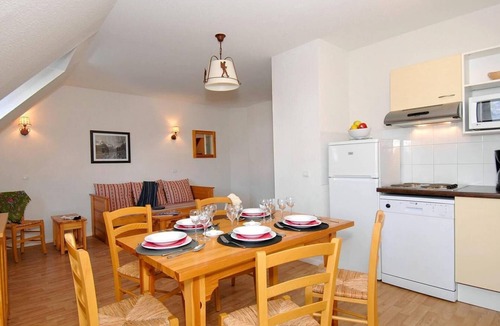 Bagneres-de-Luchon Apartment | 100m from ski lifts, tv, ski locker, 23m², Luchon-Superbagnères