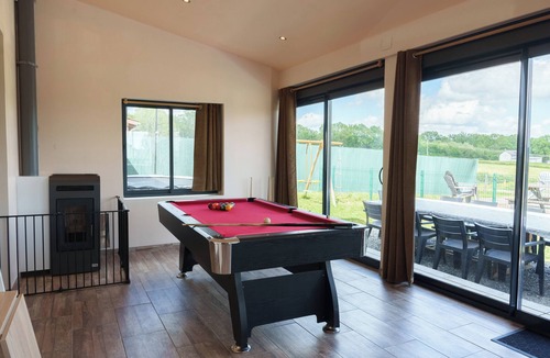 Savigny-Poil-Fol House | 12 Couchages Piscine Jacuzzi Chauffés et Privés Billard vue Nature et Animaux