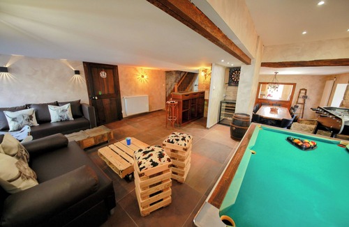 Thuillieres House | 15-person group gîte with spa, large terrace and indoor games room