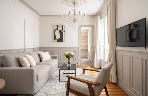 Porte-Dauphine Apartment | 1539 Belles Feuilles