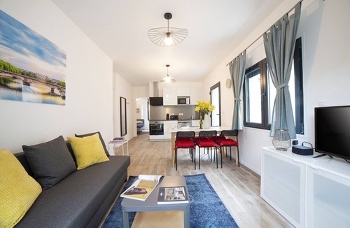Villejuif House | 180 m² – 2 Independent Apartments – Metro 7