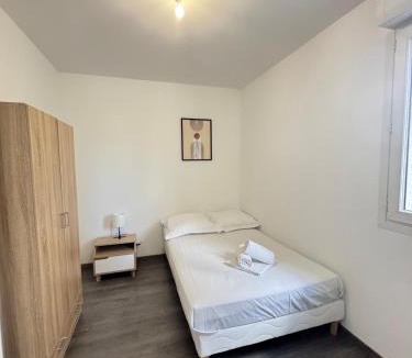 Aubiere Apartment | 2 appartements réunis 6 chambres parking 16 pers