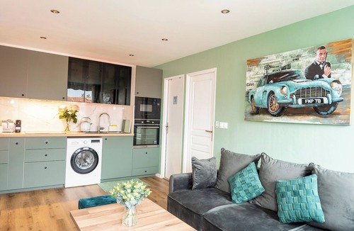 Le Kremlin-Bicetre Apartment | 2-Bed Apartment - Sleeps up to 4 , AirCon