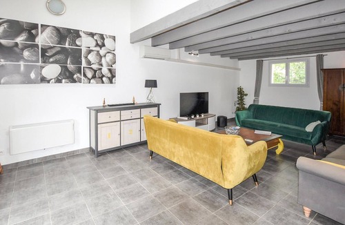 Saint-Paul-Trois-Chateaux House | 2 bedroom accommodation in St-Paul-trois-Châteaux
