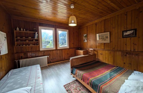 Areches Ski Chalet | 2-bedroom apartment, 5 guests, village center with parking