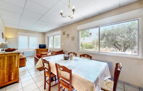 Caromb Apartment | 2 Bedroom Beautiful Apartment In Caromb