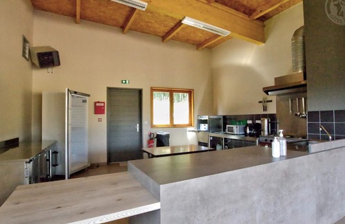 Les Noes Cottage | 2-Bedroom Chalet with Terrace in Monts de la Madeleine