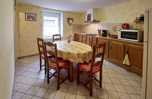 Bas-en-Basset House | 2 bedroom pet friendly home in Bas-en-Basset