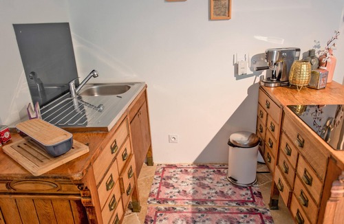 Faucon House | 2 gîtes with airco and heated pool 1km from Faucon