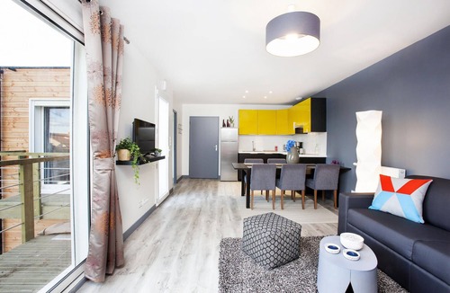 Vitry-sur-Seine House | 2 Independent Apartments (130 m²) – Metro Line 7