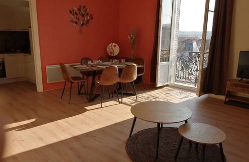 Vittel Apartment | 2 Pièces 62 m2, Superbe Vue, Spacieux, Lumineux, Chargé D'histoire