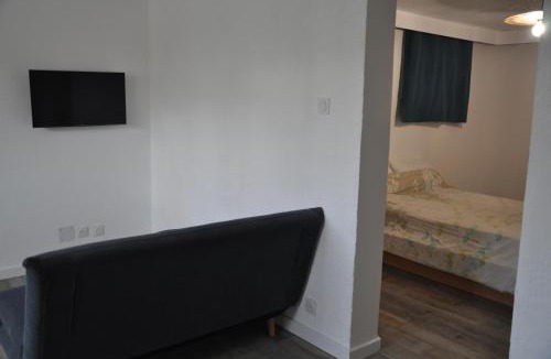 Peloux-Mail Apartment | 2 pièces rénové en rez-de-chaussée proche de la gare