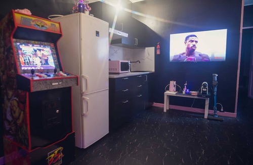 Vitry-sur-Seine Apartment | 2-room apartment with air field hockey arcade machine and computer