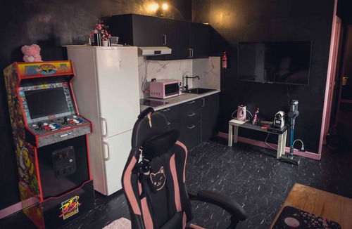 Vitry-sur-Seine Apartment | 2-room apartment with air field hockey arcade machine and computer