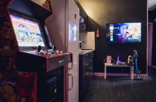 Vitry-sur-Seine Apartment | 2-room apartment with air field hockey arcade machine and computer