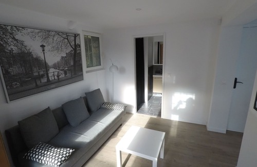 Bievres Apartment | 2-room apartment in quiet neighborhood
