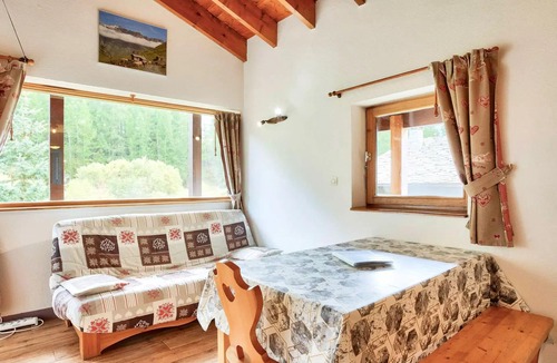 Bessans Apartment | 2-room apartment with a mezzanine - sleeps 6