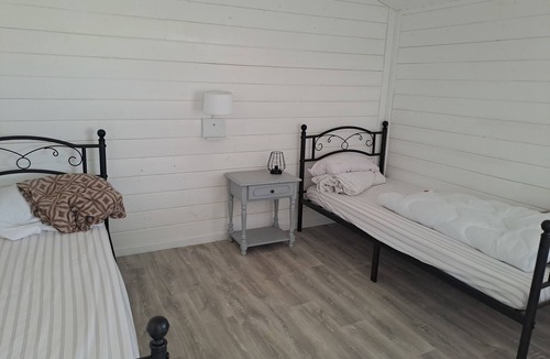 Ban-de-Sapt Cabin | 2 Rustikale Blockhütten auf Idyllisch Gelegenem Reiterhof