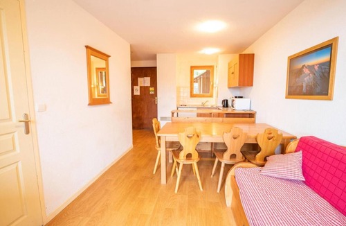 Valfrejus Apartment | 200m from resort center, 1st floor, view mountain, balcony, parking, tv, ski locker, 36m², Valfréjus
