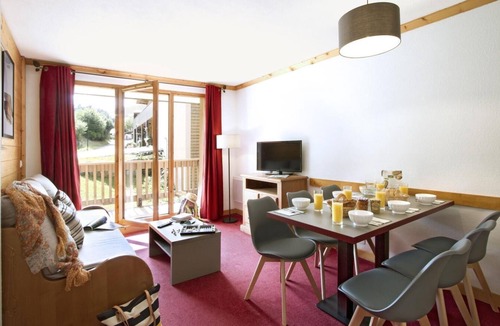 Praz-sur-Arly Apartment | 20m from resort center, swimming pool, balcony, tv, ski locker, 51m², Notre Dame de Bellecombe