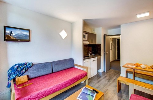 Peyragudes Apartment | 20m from shops, sauna, jacuzzi, hammam, balcony, parking, tv, ski locker, 55m², Peyragudes