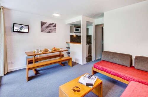 Peyragudes Apartment | 20m from shops, sauna, jacuzzi, hammam, balcony, parking, tv, ski locker, 55m², Peyragudes
