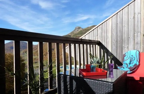 Saint-Jacques-des-Blats Apartment | 21 m² Room, 1 Room (no kitchen), Sleeps 4
