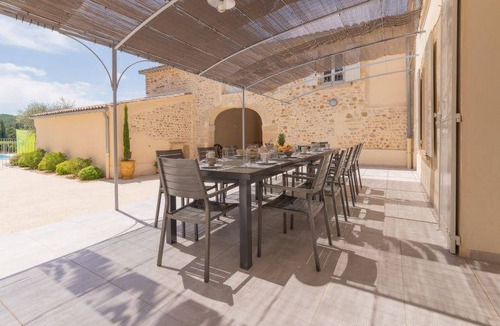 Valreas House | 270 m² House ∙ 8 bedrooms ∙ 16 guests