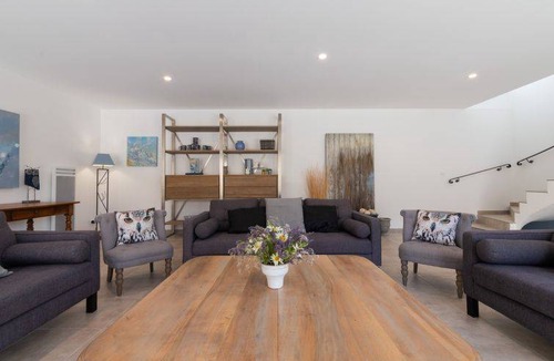 Valreas House | 270 m² House ∙ 8 bedrooms ∙ 16 guests