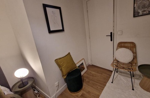 Odeon House | 2minute gare Montparnasse ,center, a ,5 minute Eifel tour ,Louvre meusm ,1 mins Notre Dame of Paris ,front metro, aesome place