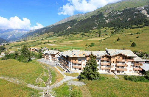 Val Cenis Apartment | 2nd floor, view mountain, balcony, tv, ski locker, 64m², Val Cenis