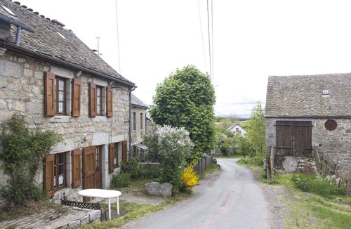 Peyre-en-Aubrac House | 3/4 pers rental in Grandviala