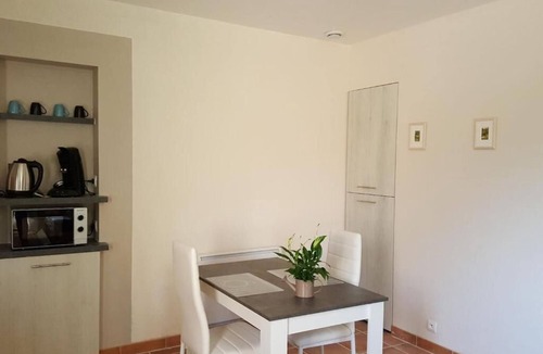 Cahuzac-sur-Vere Apartment | 3* accommodation, 42 m2, private pool, in the countryside for a couple.