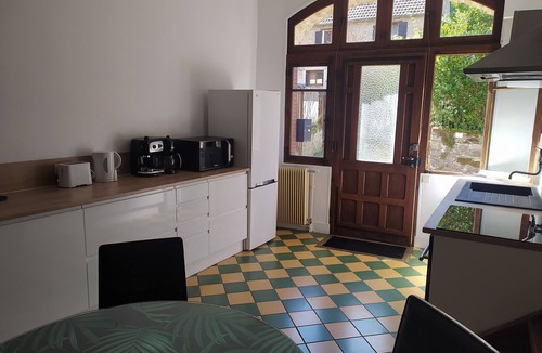 Saint-Lothain Apartment | 3* apartment, 96m2, self-contained with terrace, 18th century winegrower's house.