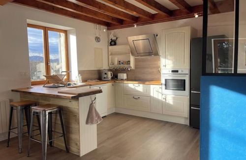 Ville-sous-Anjou House | 3 bedroom house 100m² – sleeps 8 – peaceful countryside